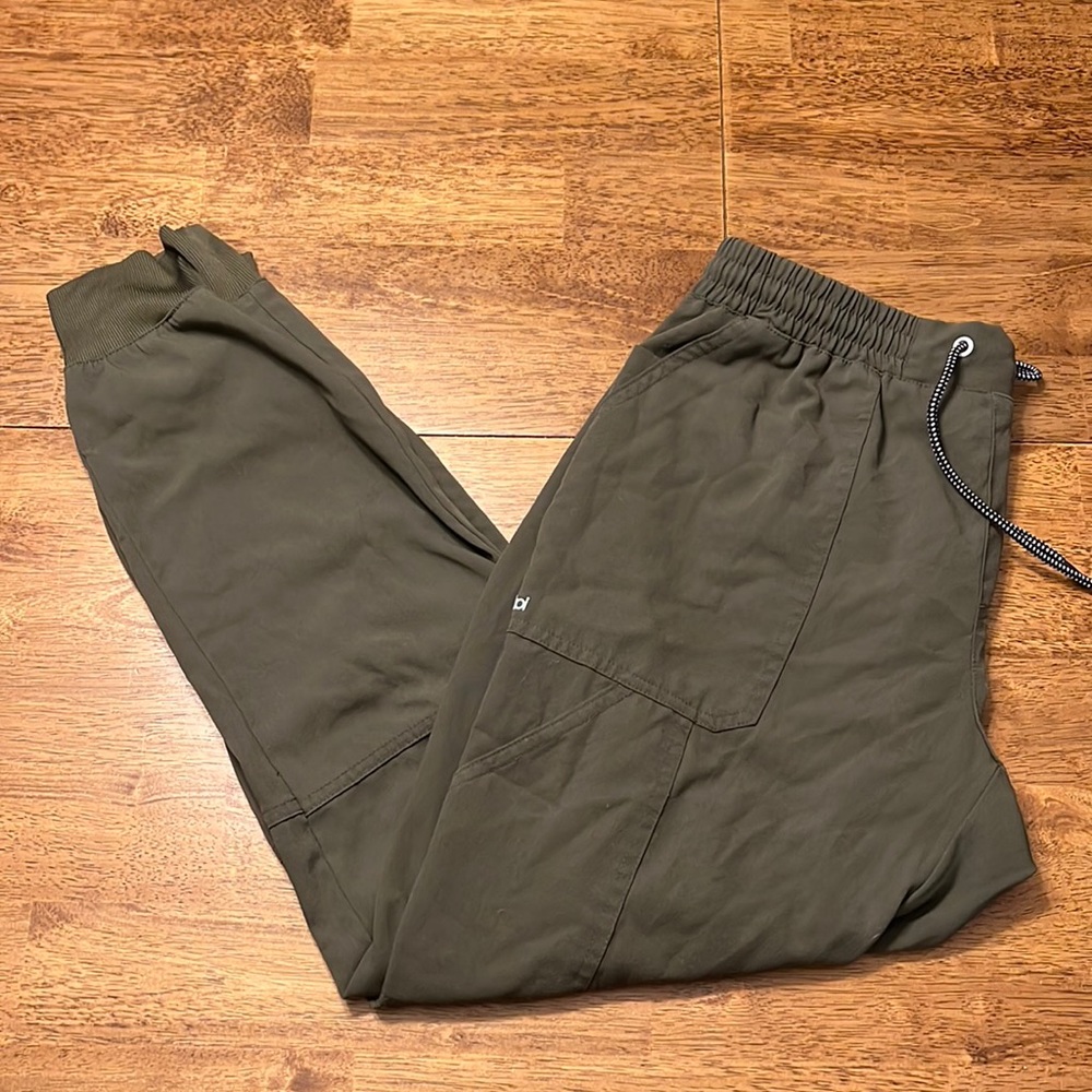 Koi jogger scrub set